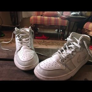 Air jordans camo grey